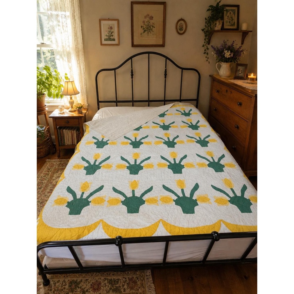 Vintage Hand Quilted Tulip Appliqué Quilt | 70x80